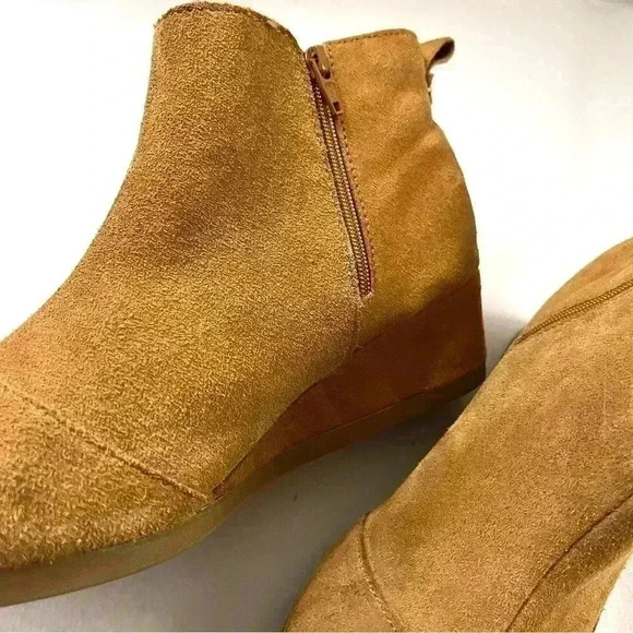 Tom’s Brown Suede Bohemian Almond Toe Zip Comfort Walking Wedge Booties (6) - Picture 7 of 12
